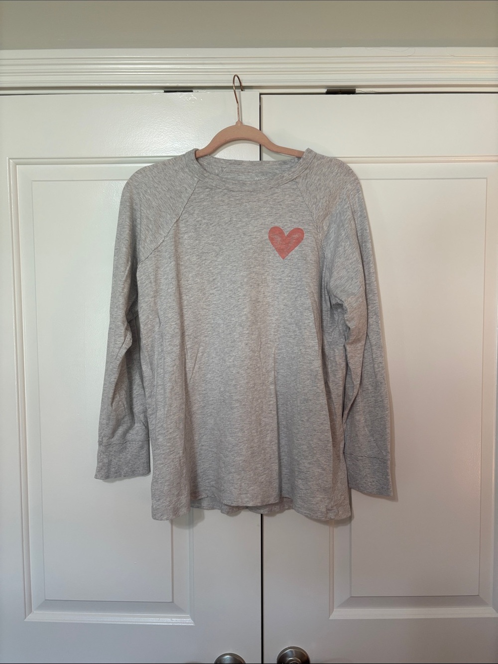Aerie Gray Long-Sleeve Tee with Pink Heart Size XS